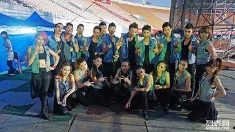 男生舞蹈成人集体视频,男生舞蹈成人集体风采展示