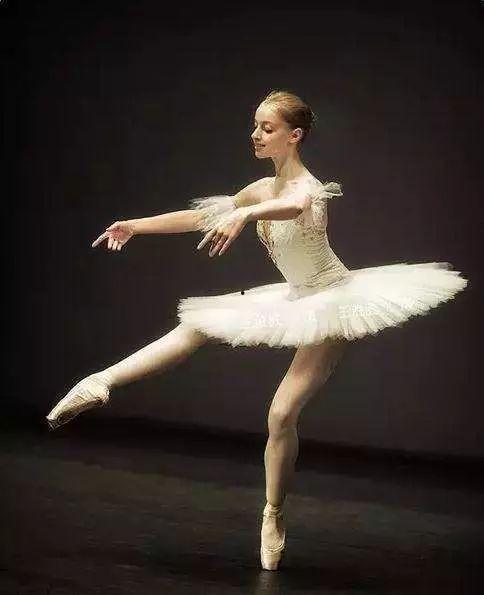 芭蕾舞成人课前游戏视频,芭蕾舞成人课前游戏时光