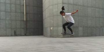 胖子玩成人滑板视频,勇敢尝试，笑料百出！