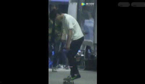 胖子玩成人滑板视频,勇敢尝试，笑料百出！