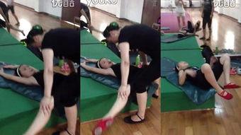 成人劈叉压腿视频教学,跟随专业视频教程学舞蹈