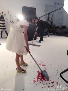 白裙子公主裙成人视频,成人视角下的时尚与诱惑  第2张