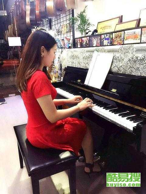 成人旗袍钢琴视频,成人旗袍钢琴表演艺术赏析  第2张