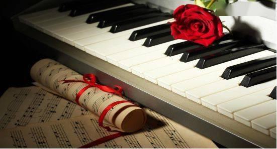 成人旗袍钢琴视频,成人旗袍钢琴表演艺术赏析  第3张